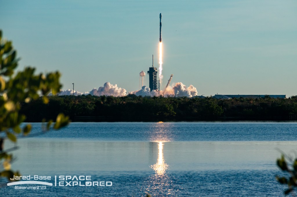SpaceX Falcon 9 Starlink launch from LC-39a at Kennedy Space Center.