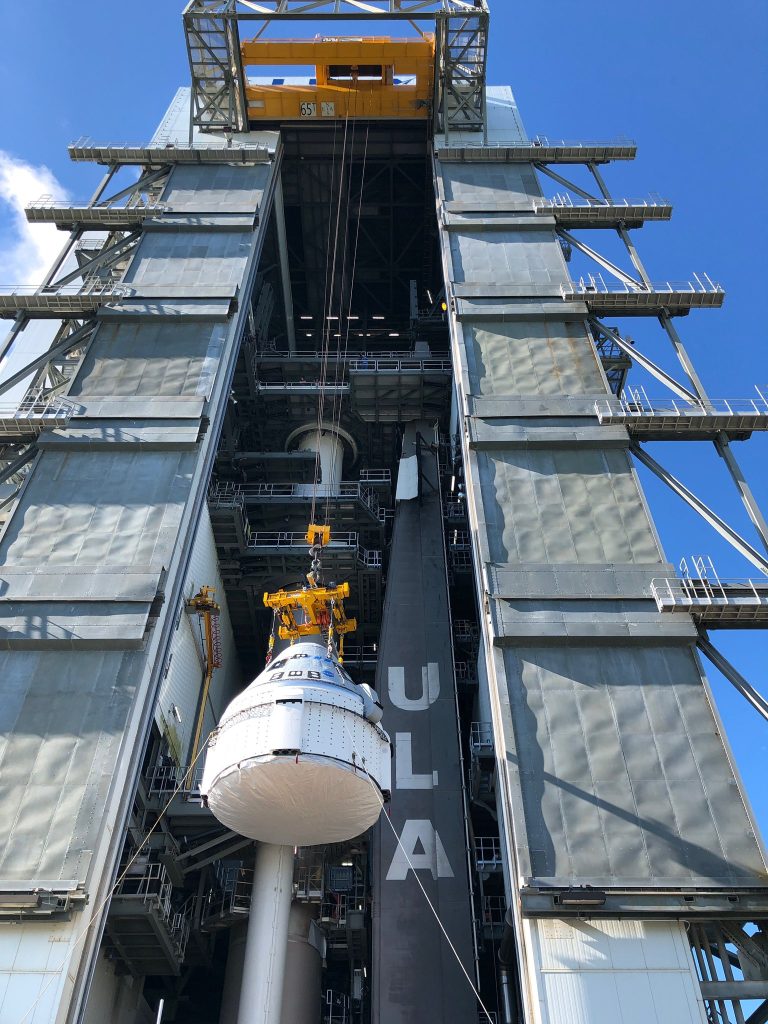 Starliner lifted at SLC-41 in preparation to be secured to the Atlas V rocket.