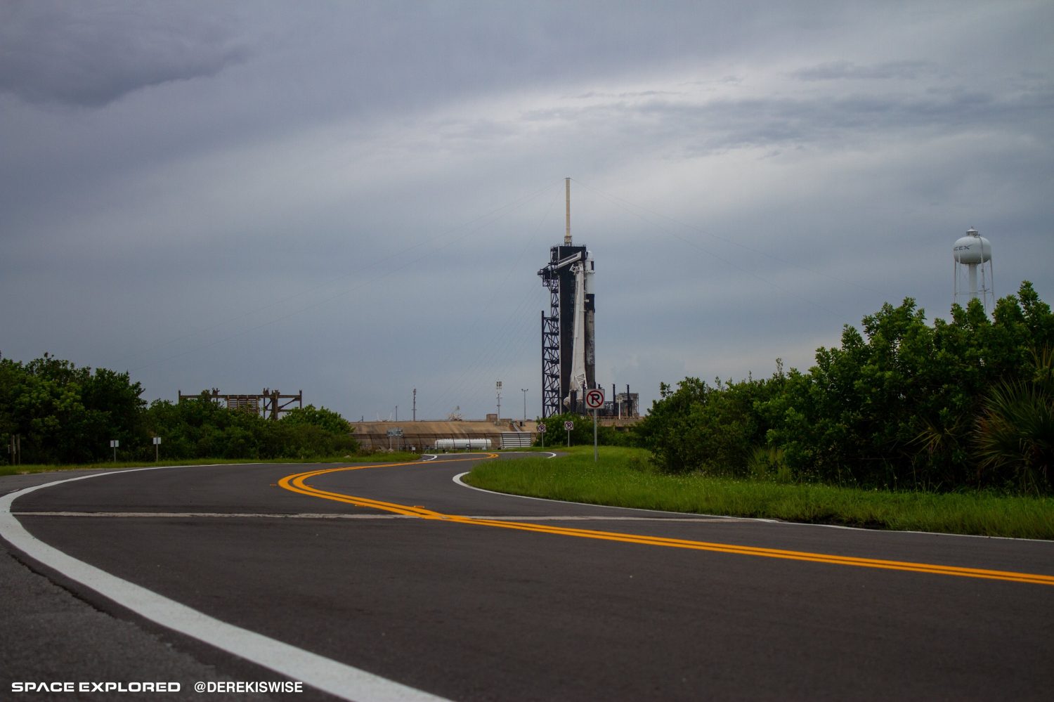 spacex crs-23 falcon 9 before launch