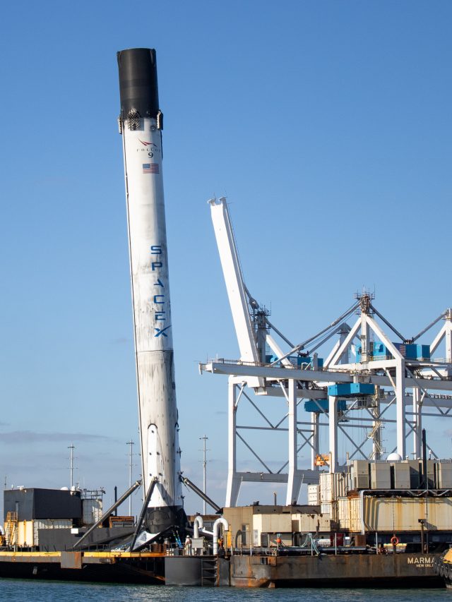 SpaceX Falcon 9 booster damaged during recovery